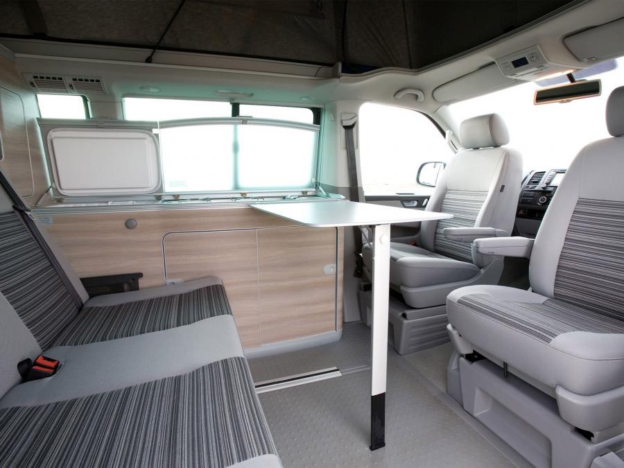 Интерьер Volkswagen California (T5) 2009 года  (UK) (фото 2 из 5)